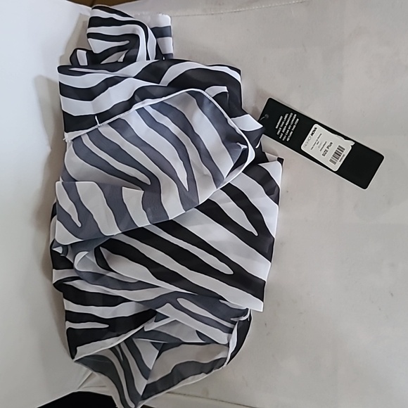 Cover up. Swimming.  Pattern black white. Size plus. - Picture 1 of 4